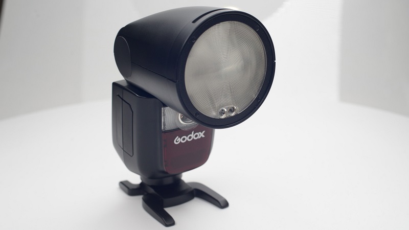 Godox thử lòng Profoto bằng đèn flash V1 và nguy cơ bị kiện ra tòa | 50mm Vietnam