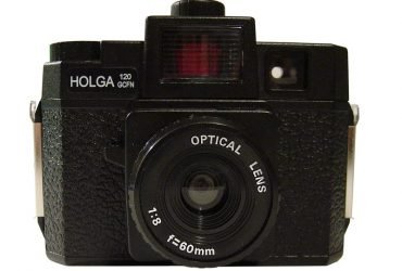 Huyền thoại Lomography giá rẻ Holga 120N bất ngờ tái sinh! | 50mm Vietnam